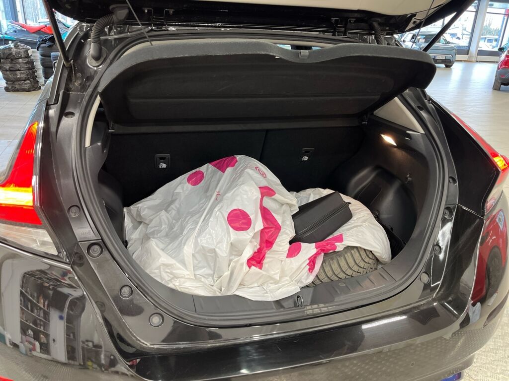 Nissan Leaf 2019 Musta