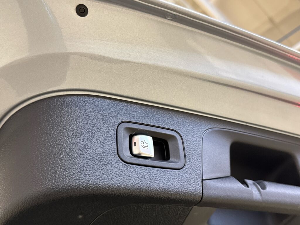 Mercedes-Benz EQC 2021 Harmaa