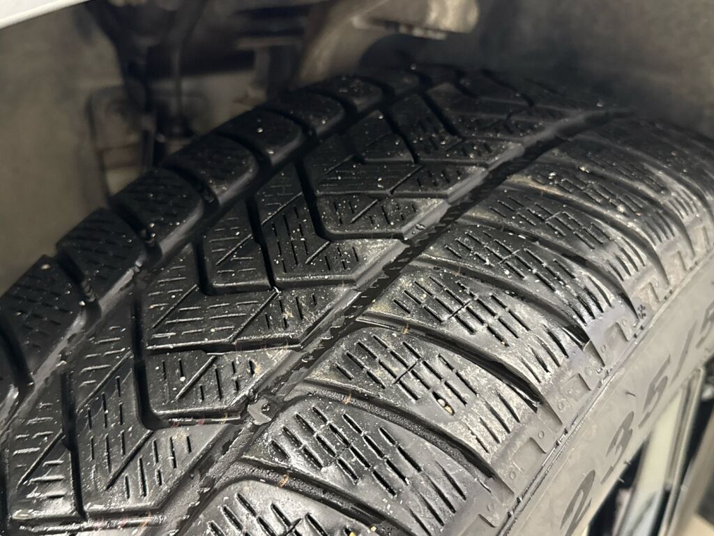 Mercedes-Benz EQC 2021 Harmaa