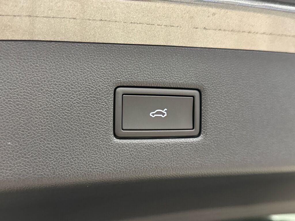 Ford Explorer 2026 Harmaa