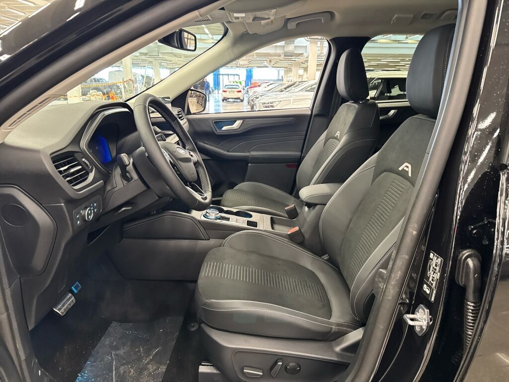 Ford Kuga 2026 Musta