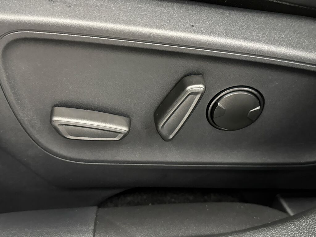 Ford Kuga 2026 Musta