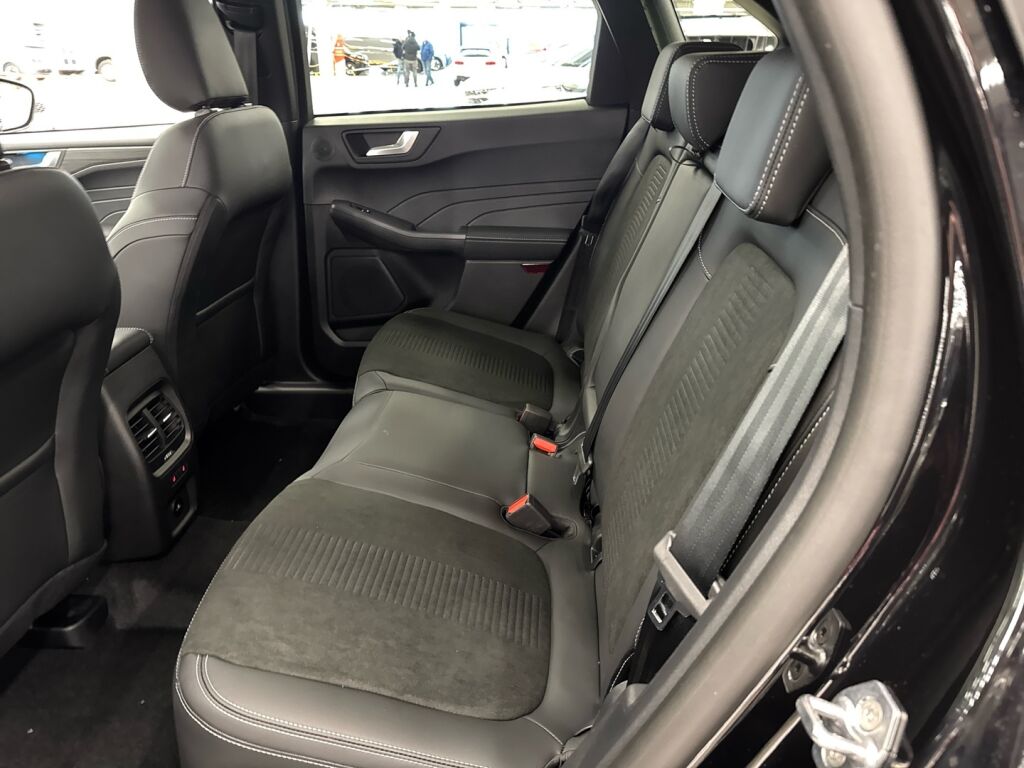 Ford Kuga 2026 Musta