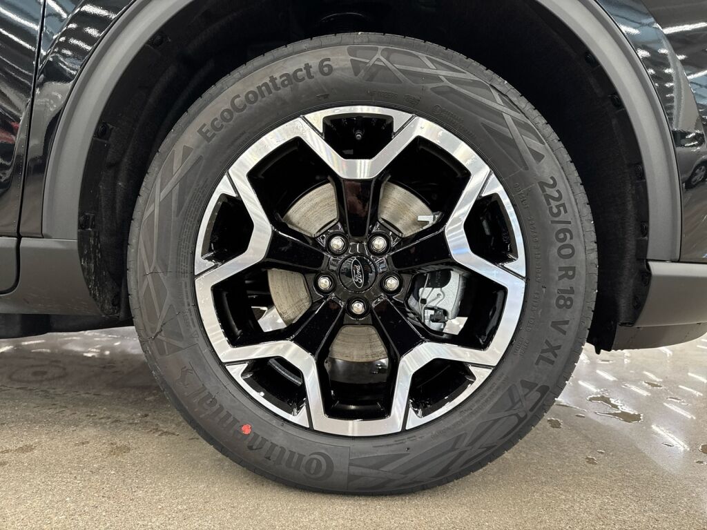 Ford Kuga 2026 Musta