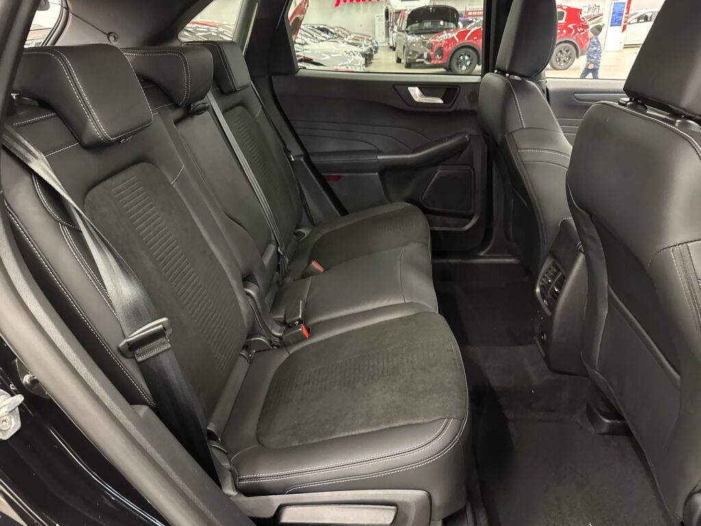 Ford Kuga 2026 Musta