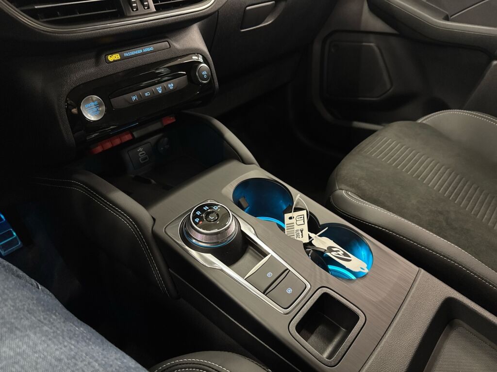 Ford Kuga 2026 Musta