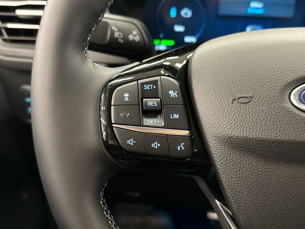 Ford Kuga 2026 Musta