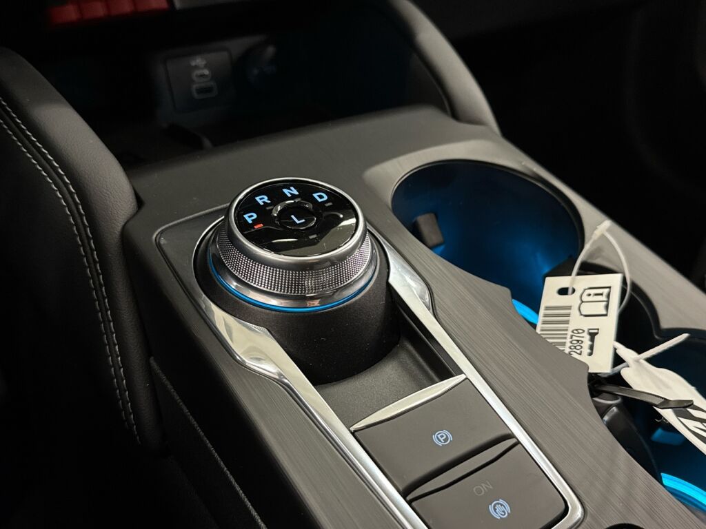 Ford Kuga 2026 Musta