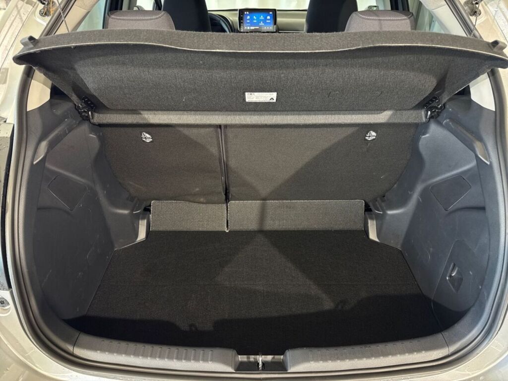 Toyota Yaris 2026 Harmaa