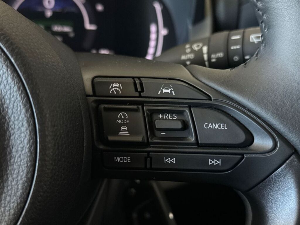 Toyota Yaris 2026 Harmaa