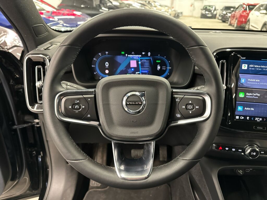 Volvo XC40 2023 Musta