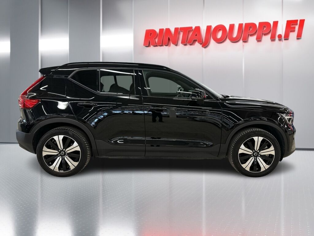Volvo XC40 2023 Musta