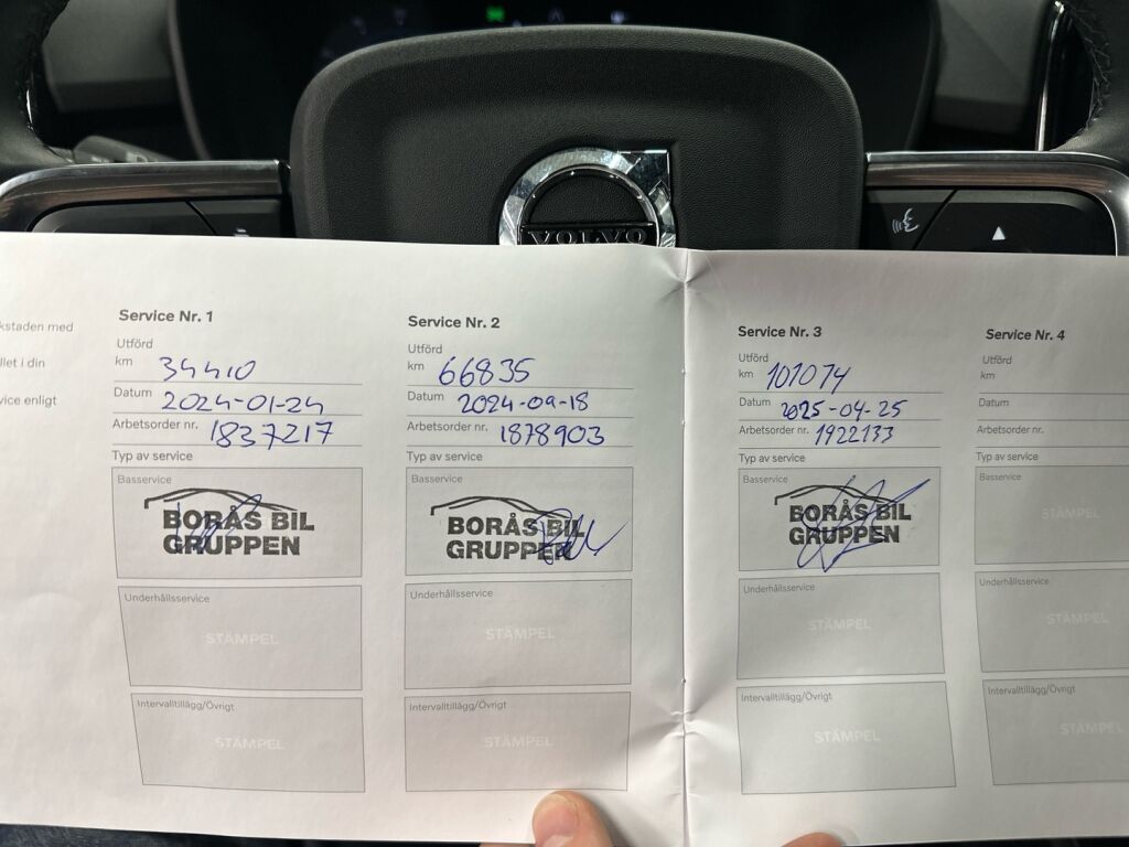 Volvo XC40 2023 Musta