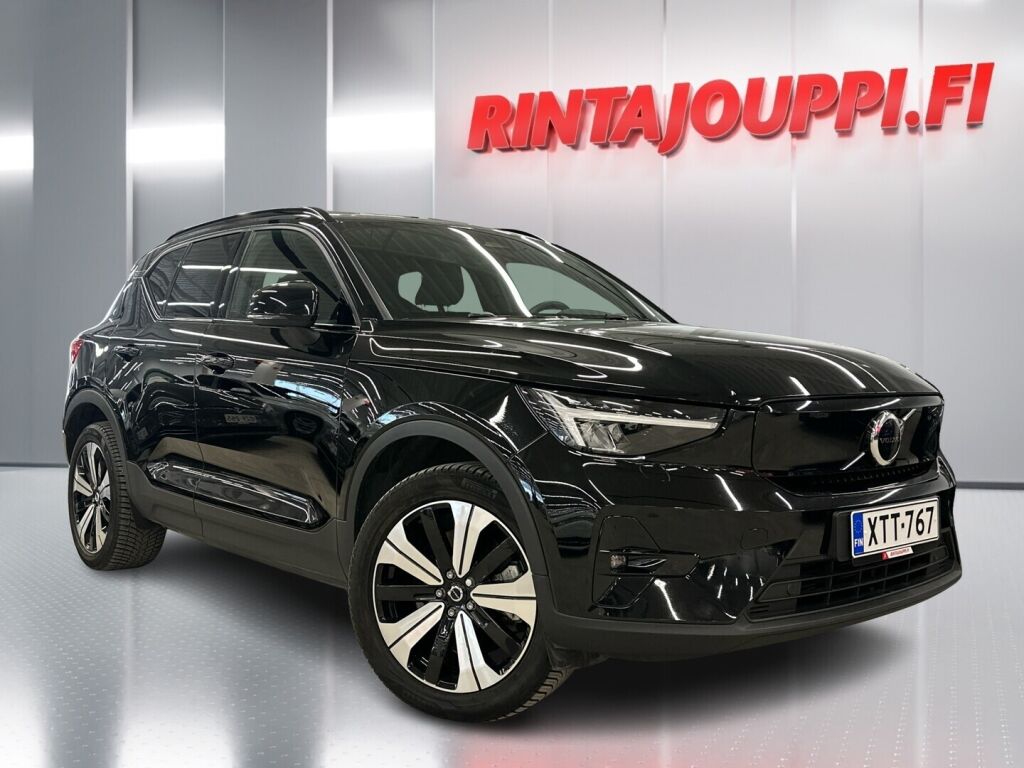 Volvo XC40 2023 Musta