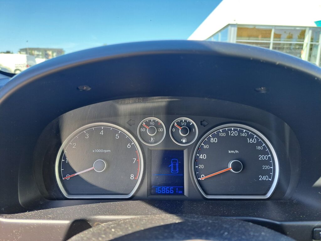 Hyundai i30 2011 Hopea