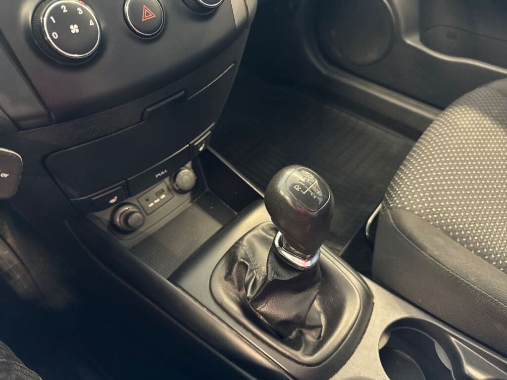 Hyundai i30 2011 Hopea