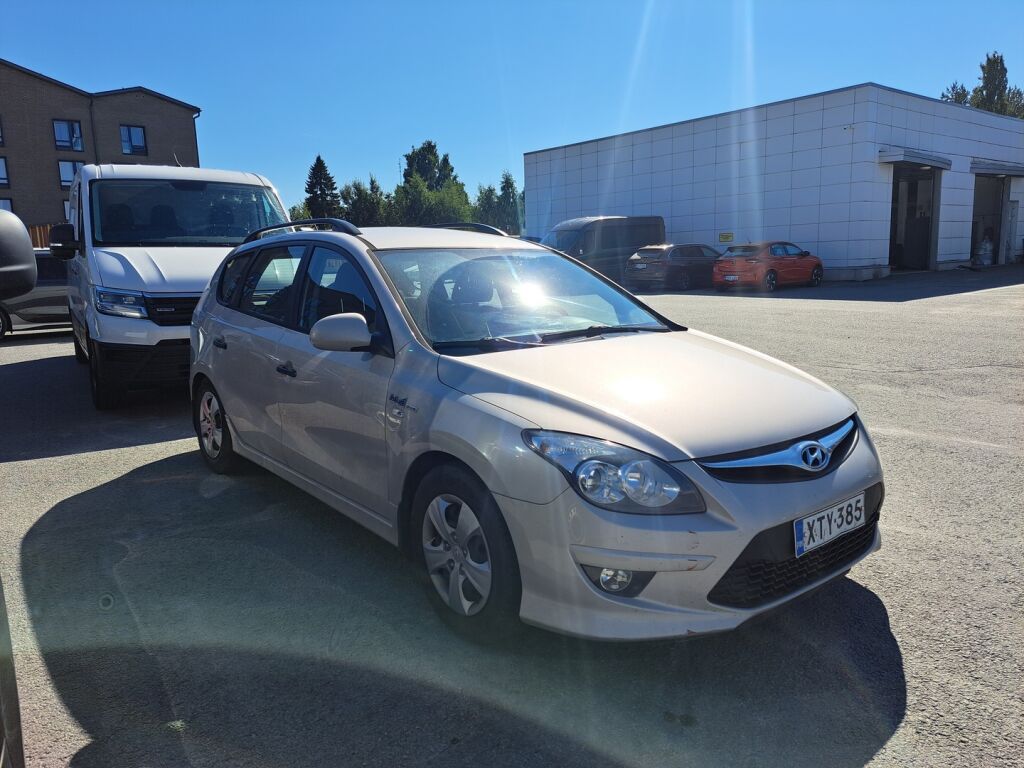 Hyundai i30 2011 Hopea