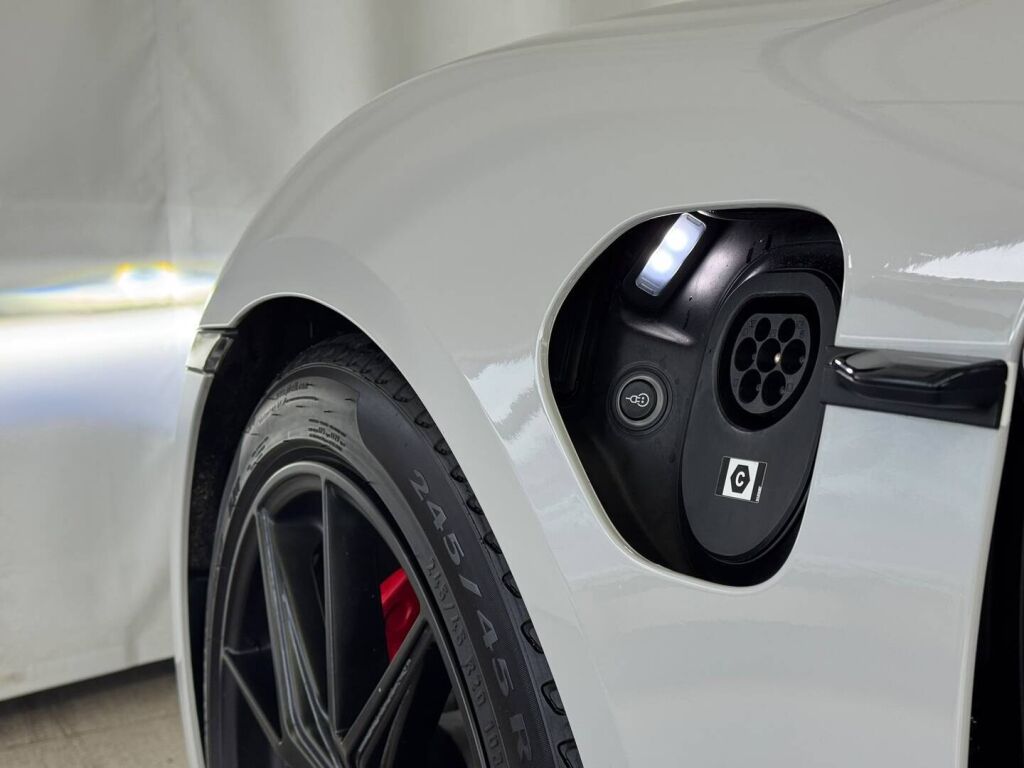Porsche Taycan 2022 Valkoinen