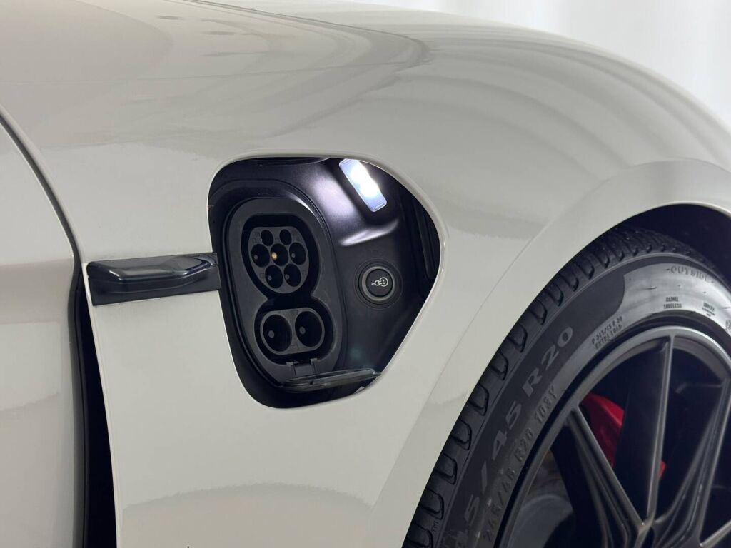 Porsche Taycan 2022 Valkoinen