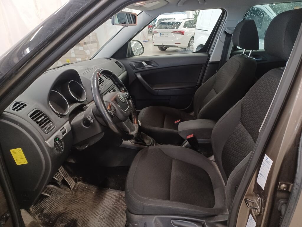 Skoda Yeti 2010 Ruskea (beige)