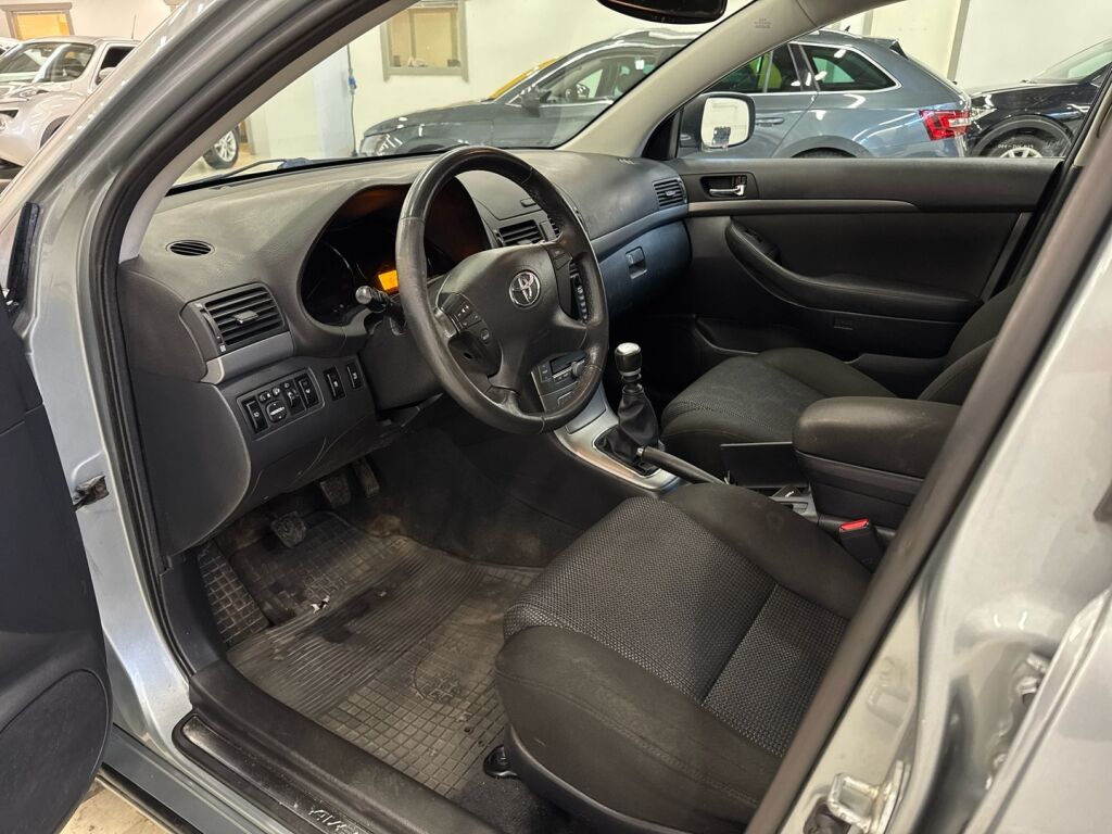 Toyota Avensis 2009 Hopea