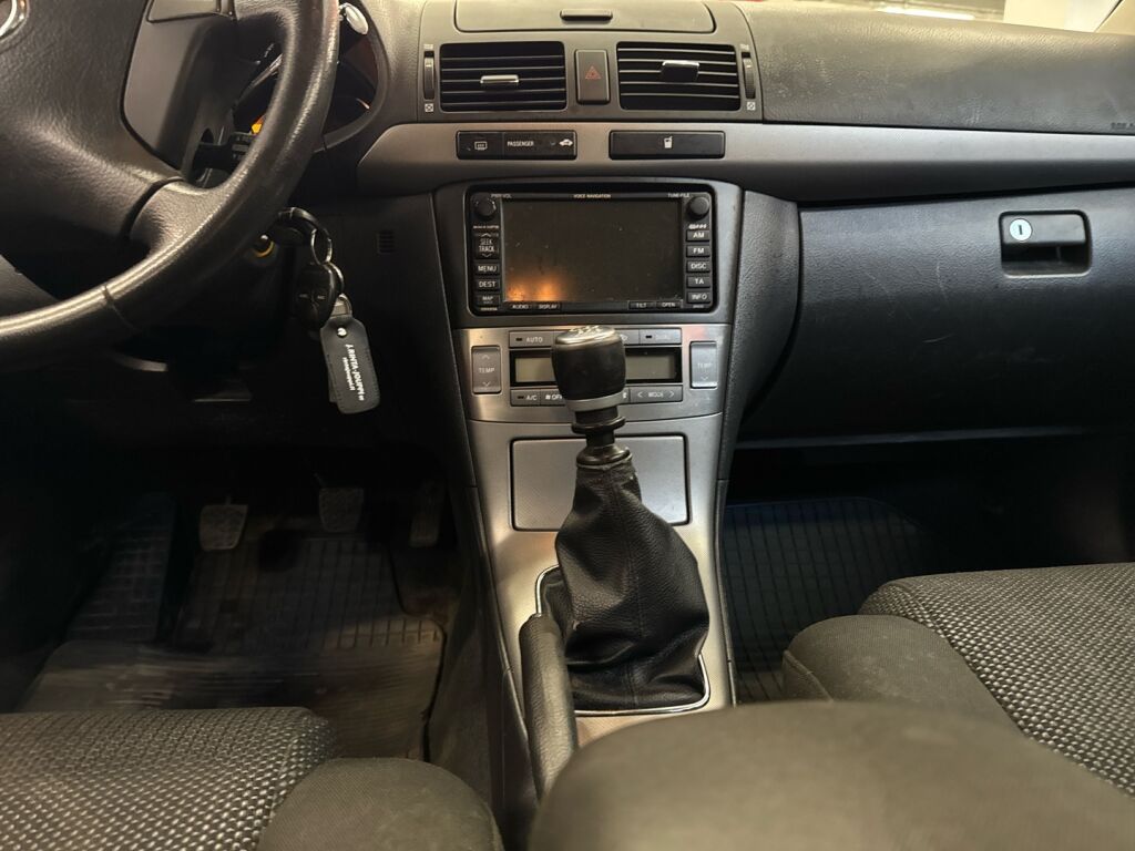 Toyota Avensis 2009 Hopea