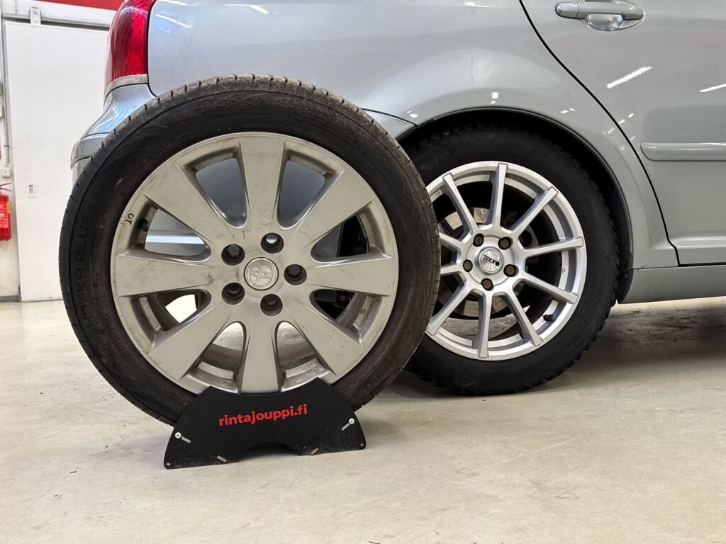 Toyota Avensis 2009 Hopea