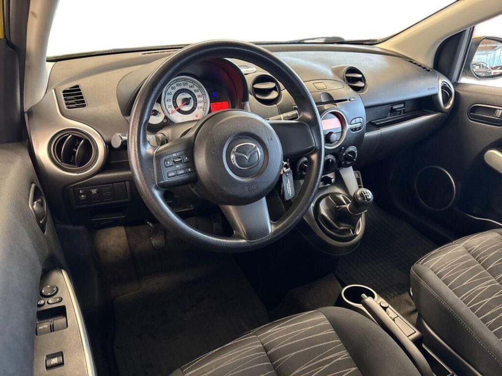 Mazda Mazda2 2009 Keltainen