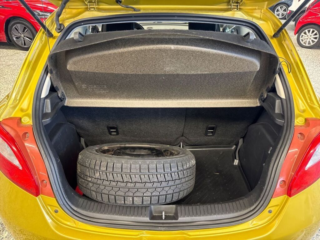 Mazda Mazda2 2009 Keltainen