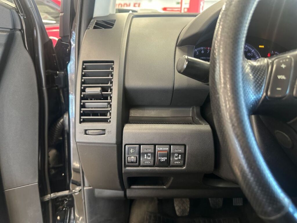 Mazda Mazda5 2010 Musta