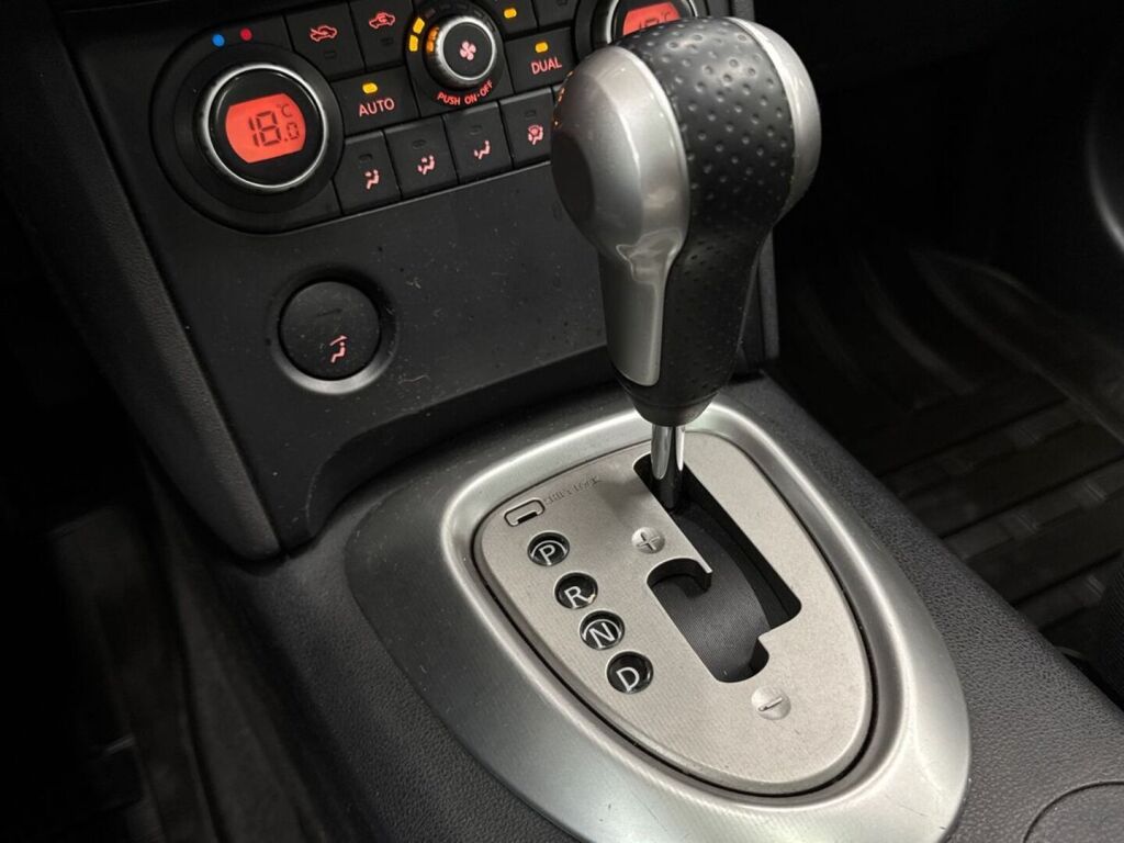 Nissan Qashqai 2009 Hopea