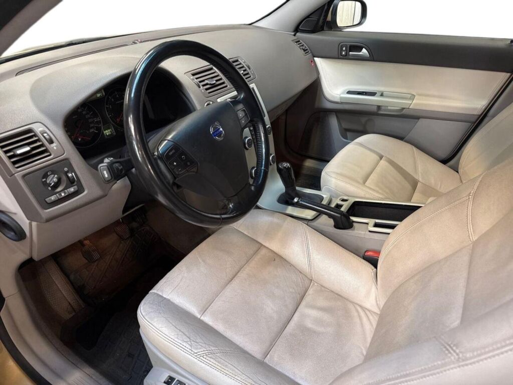 Volvo S40 2009 Ruskea (beige)