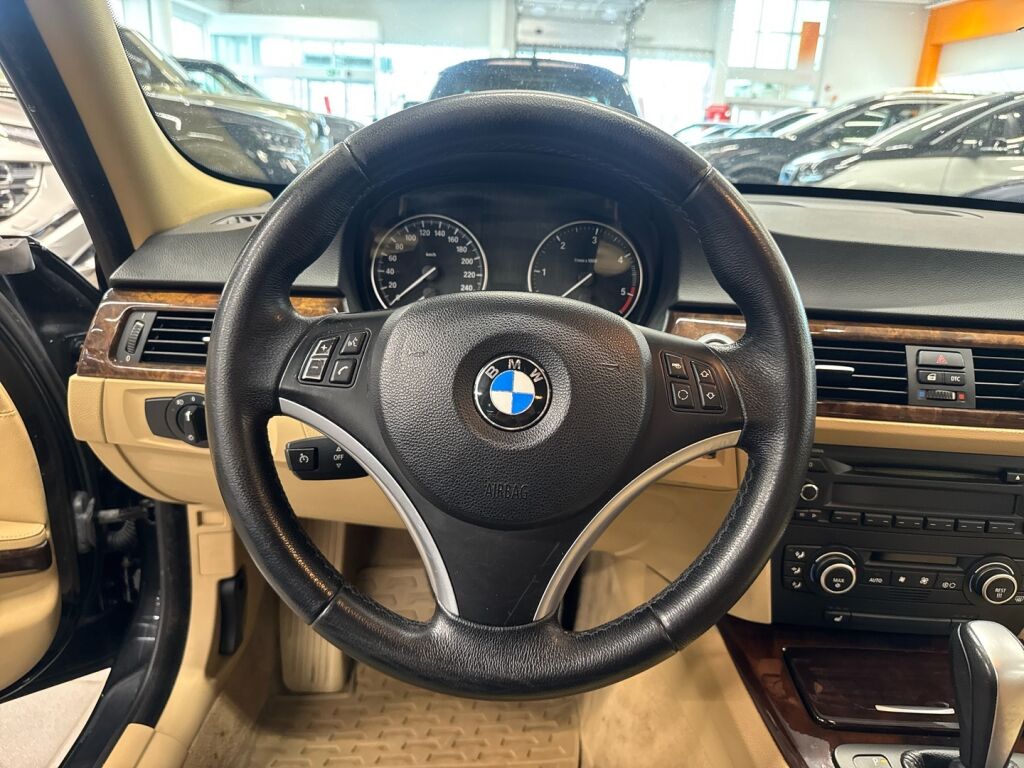 BMW 320 2008 Musta