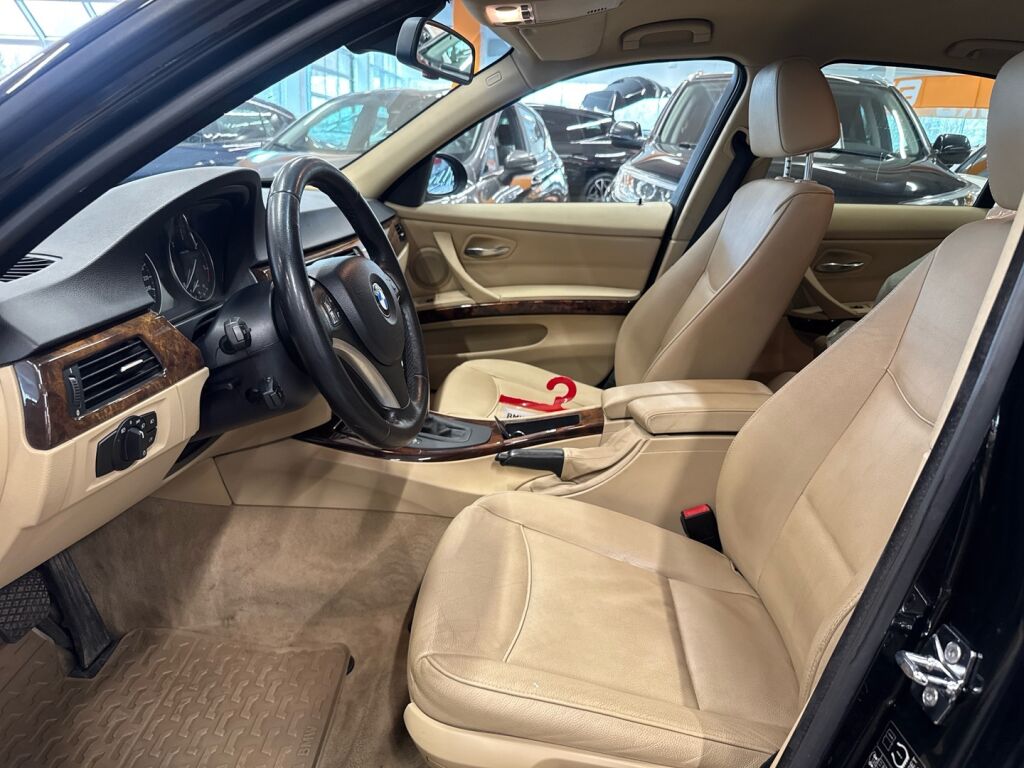 BMW 320 2008 Musta