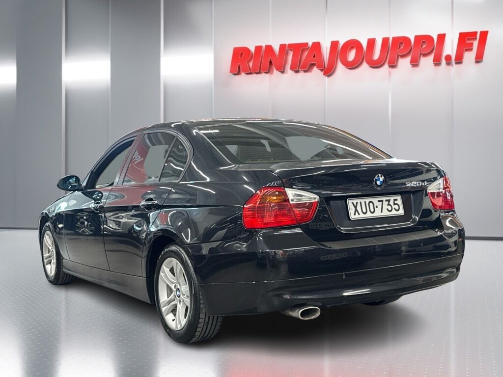 BMW 320 2008 Musta