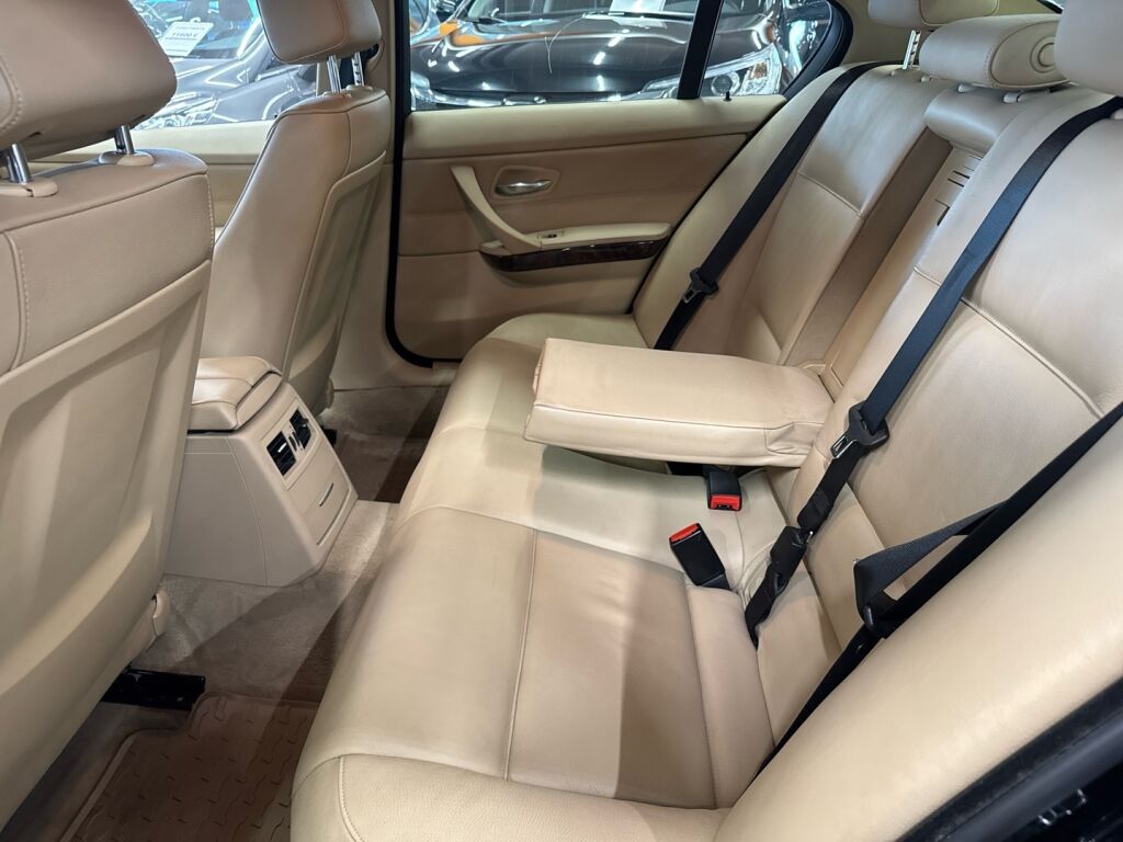 BMW 320 2008 Musta