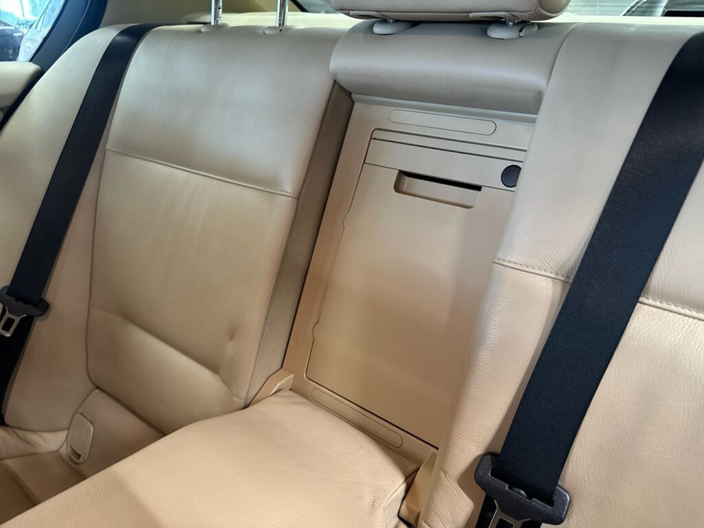 BMW 320 2008 Musta