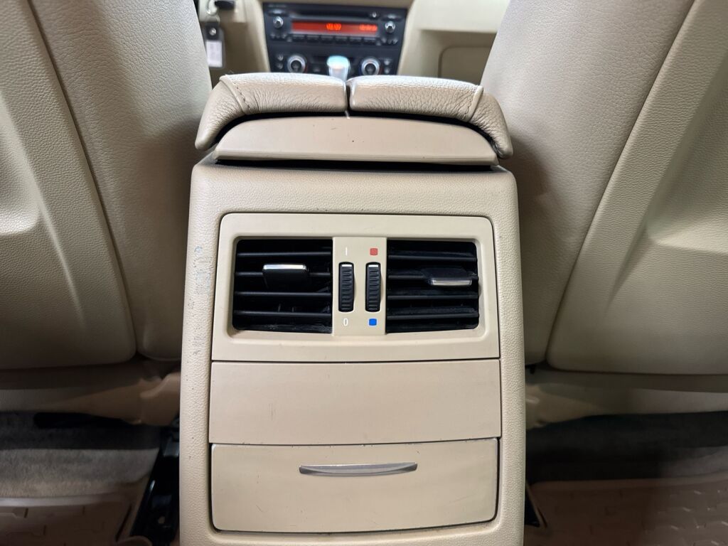 BMW 320 2008 Musta