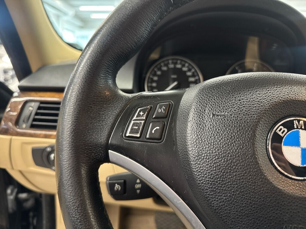 BMW 320 2008 Musta