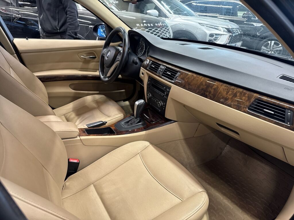 BMW 320 2008 Musta