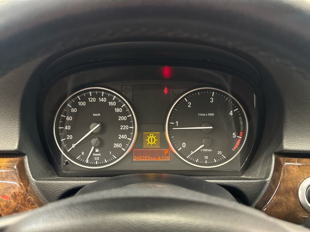 BMW 320 2008 Musta