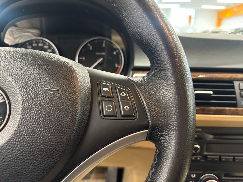 BMW 320 2008 Musta