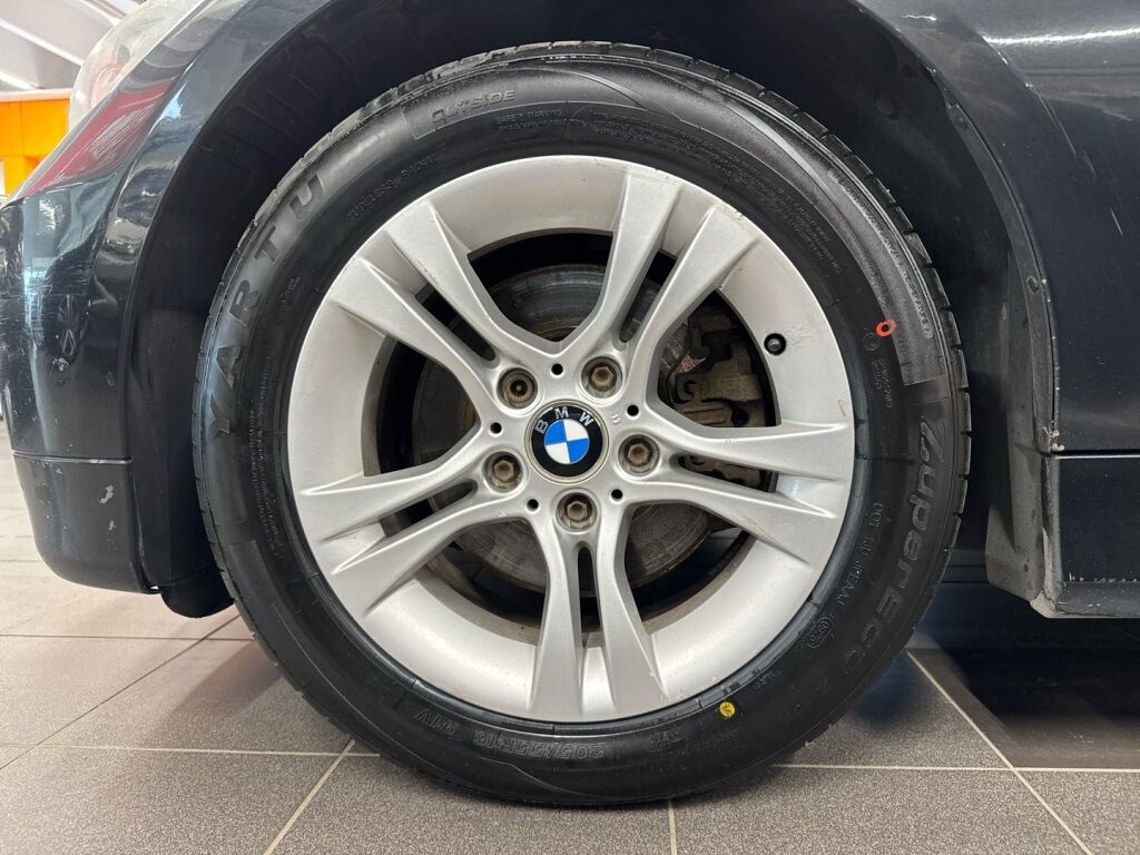 BMW 320 2008 Musta