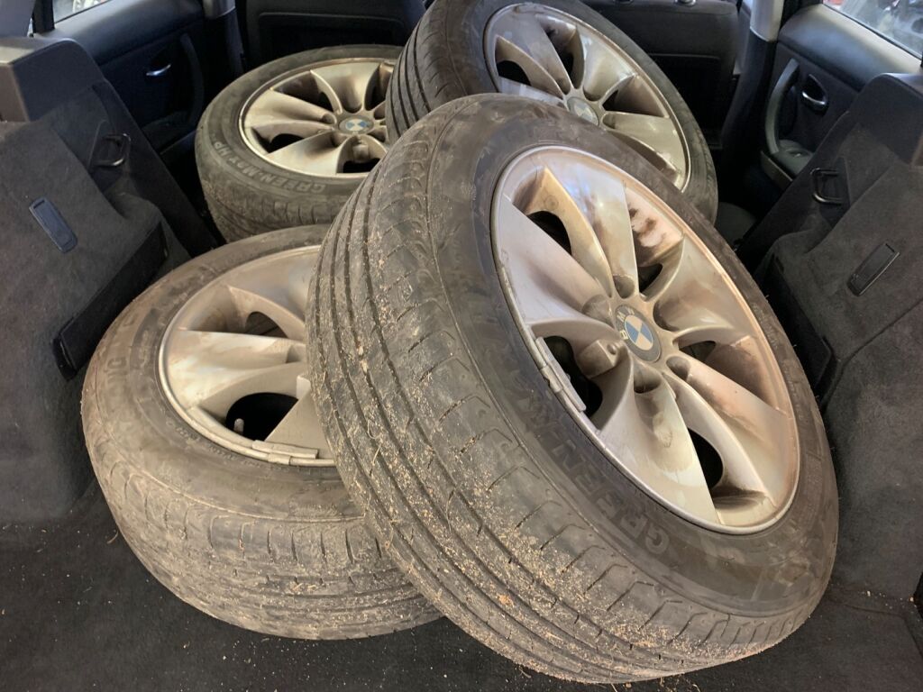 BMW 318 2009 Ruskea (beige)