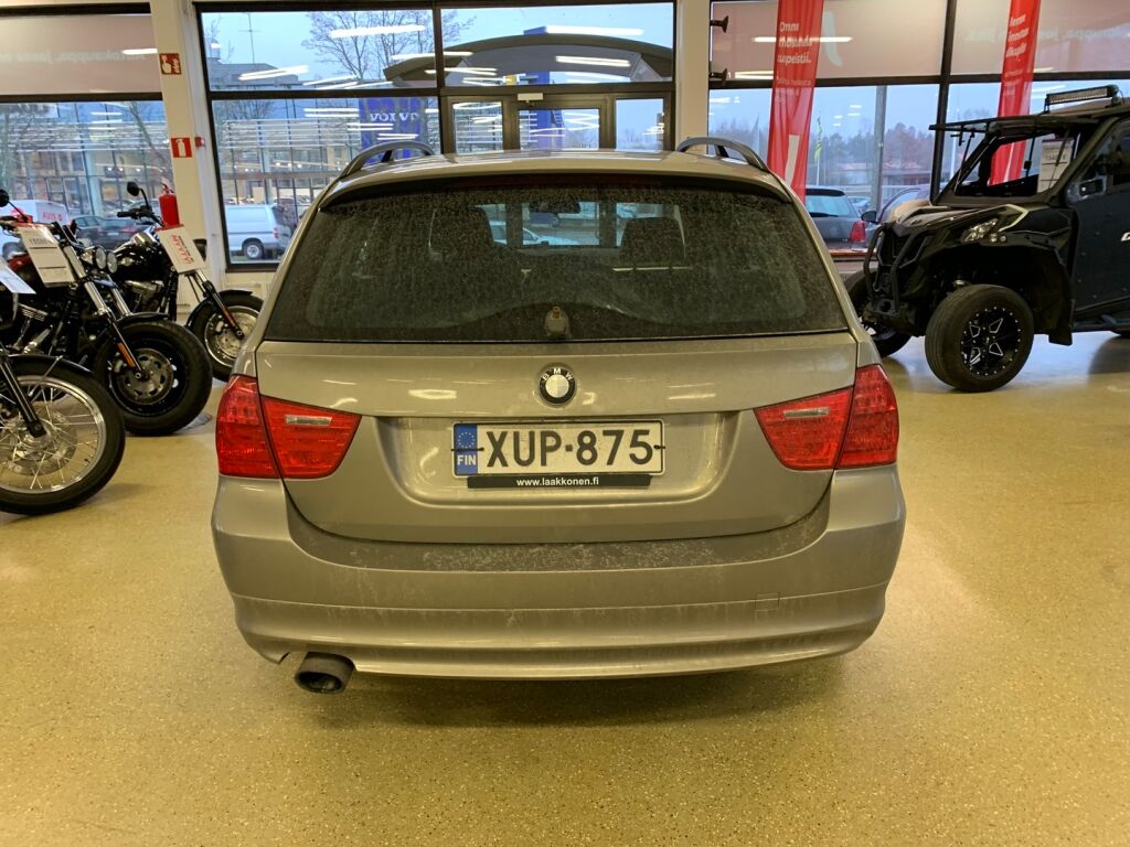 BMW 318 2009 Ruskea (beige)