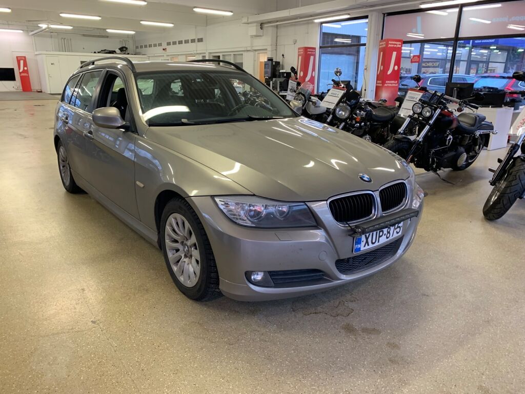 BMW 318 2009 Ruskea (beige)