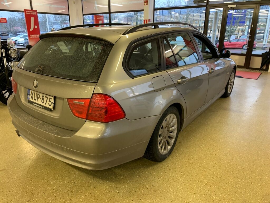 BMW 318 2009 Ruskea (beige)