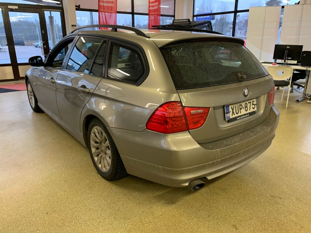 BMW 318 2009 Ruskea (beige)