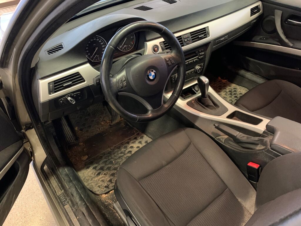 BMW 318 2009 Ruskea (beige)
