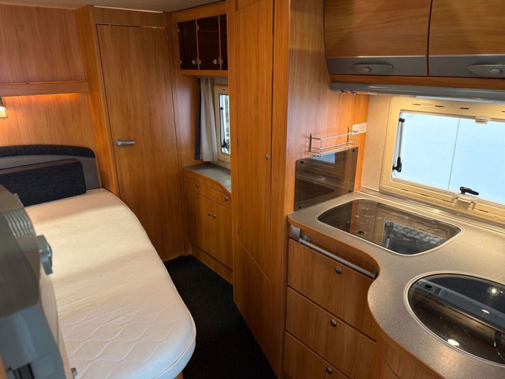 Adria Coral S 680 ST 2009 Harmaa